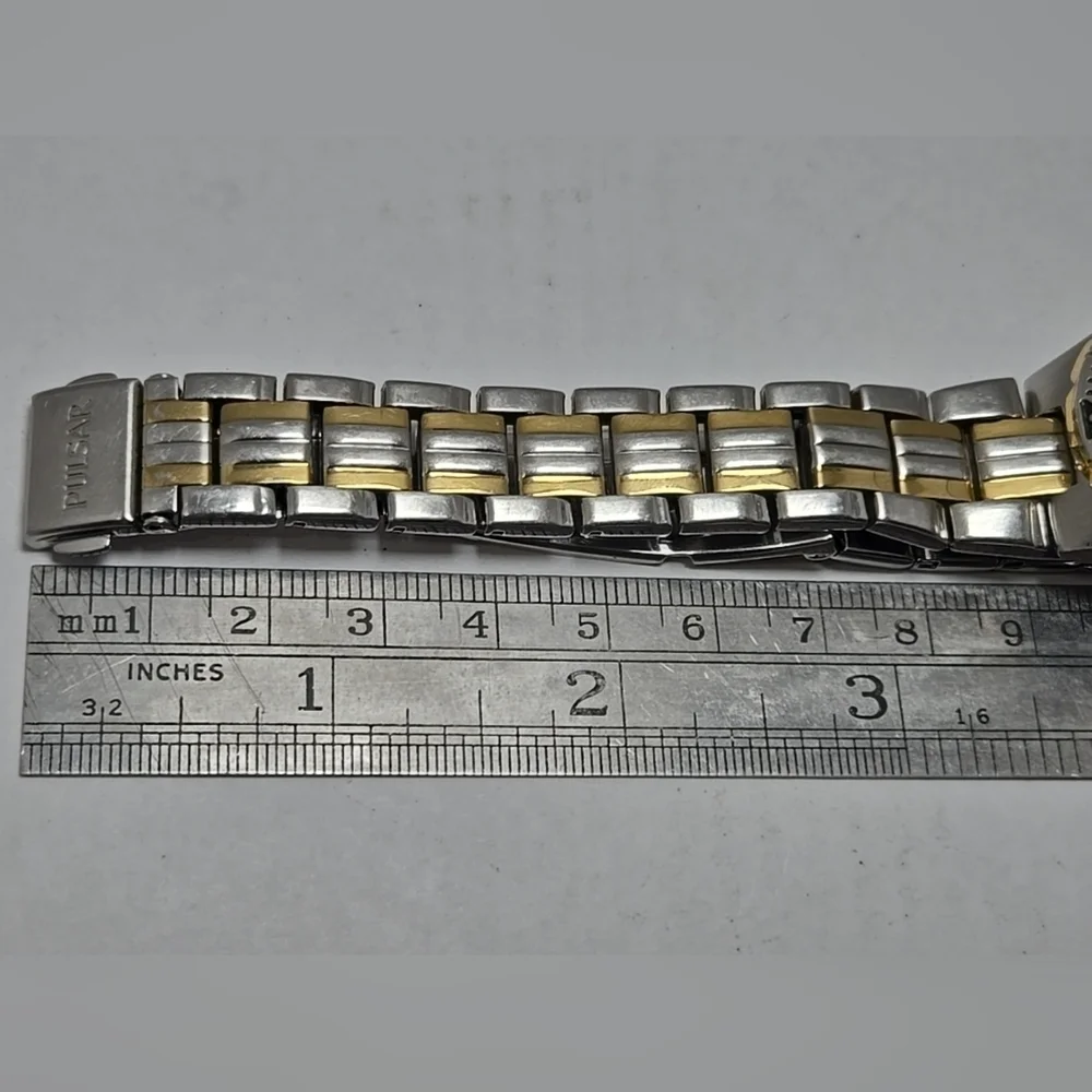 Womens Pulsar VX82-X310 Diver Style Date Watch Gold Silver Two Toned New Battery